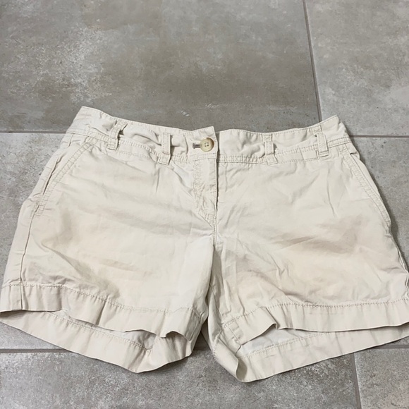 Loft shorts size 4 with 4 inch‎ inseam khaki shorts - Picture 1 of 4